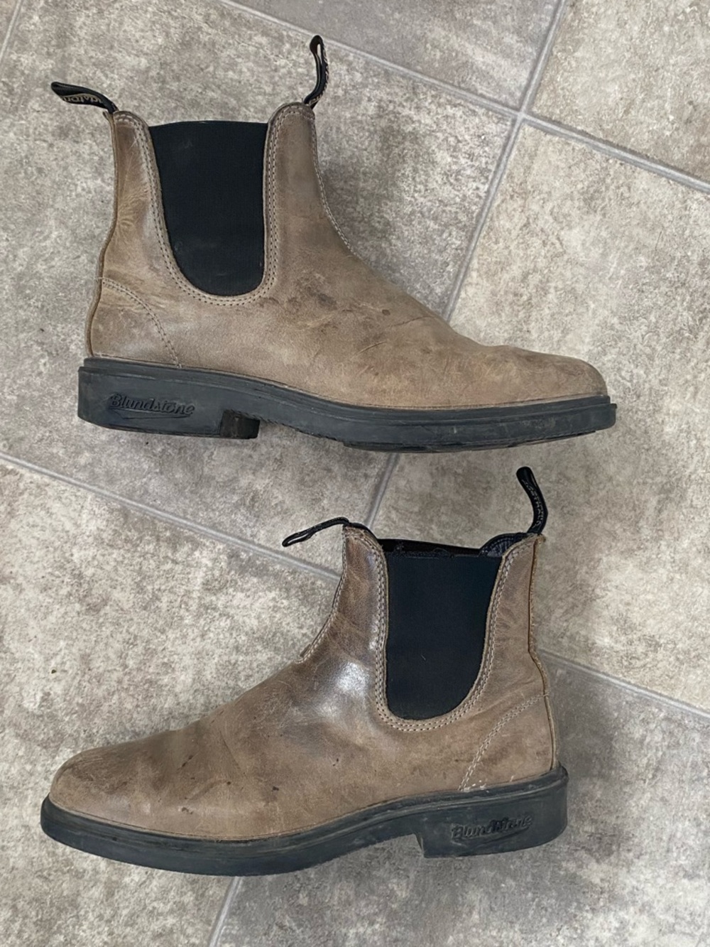 Blundstone Brown Leather Chelsea Chukka Boots with Black Elastic